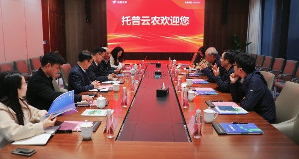 周國富率浙江大學(xué)校友代表團考察托普云農(nóng)