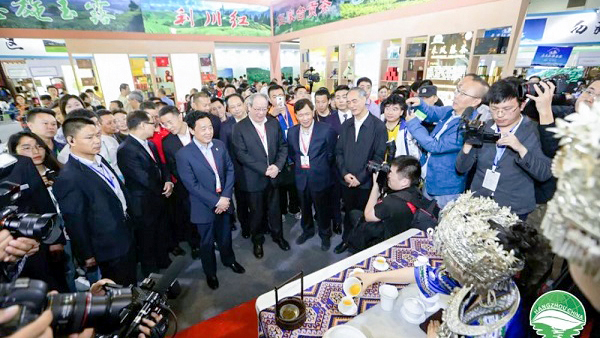 農(nóng)業(yè)農(nóng)村部副部長屈冬玉、浙江省副省長彭佳學巡館現(xiàn)場