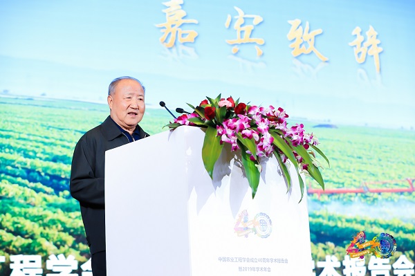 農(nóng)業(yè)部原常務(wù)副部長、中國農(nóng)業(yè)工程學(xué)會(huì)第五屆理事長劉成果